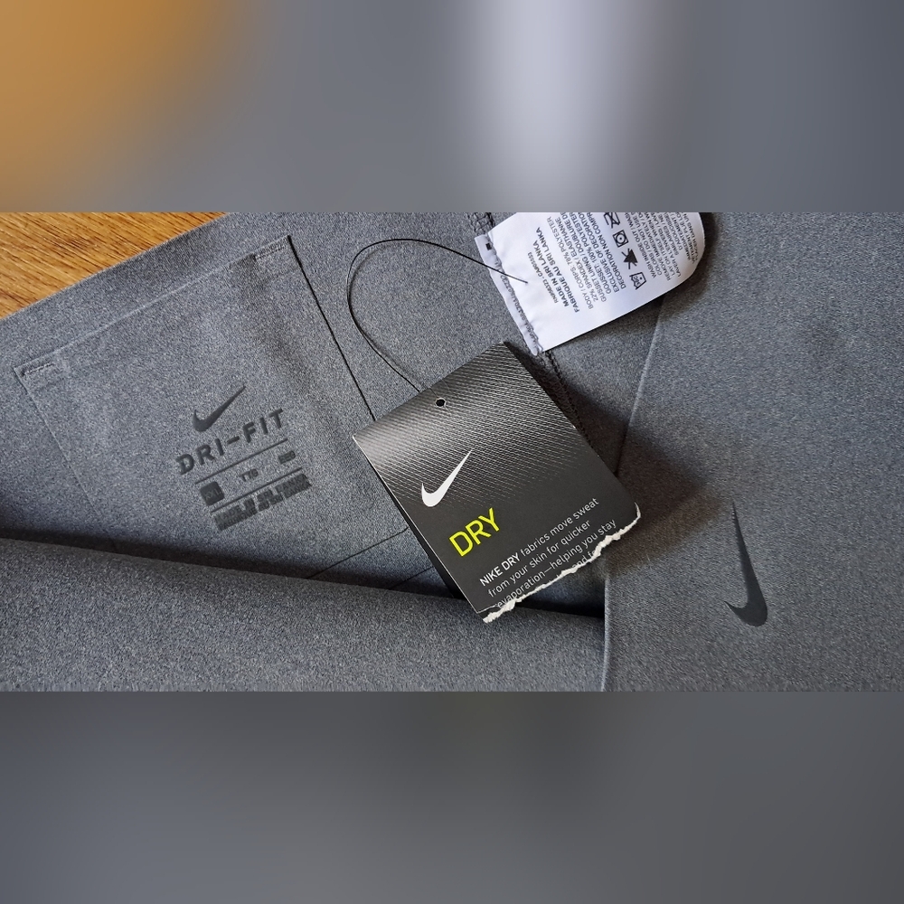 Nike Dri-FIT Gray Leggings - Picture 2 of 2